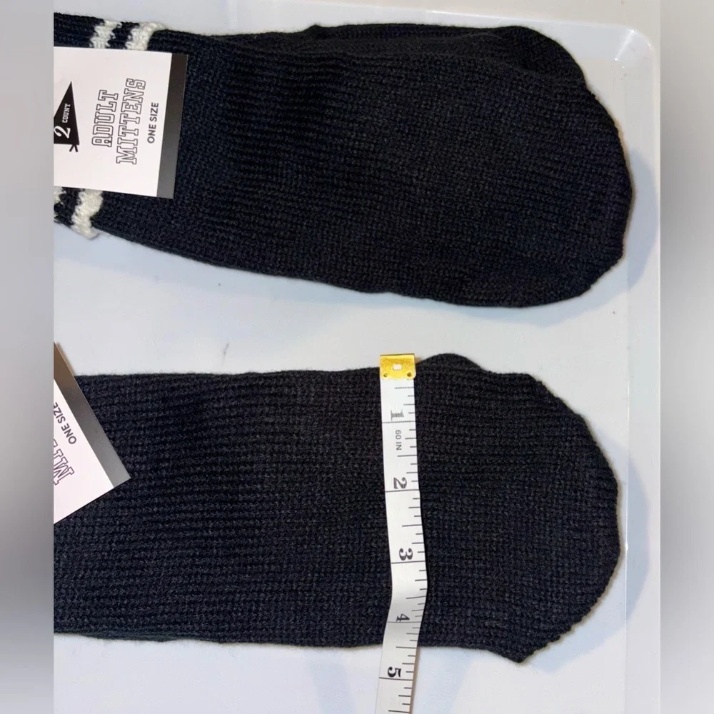 🧤🆕🧤Varsity Black and White Unisex Mittens-2 Pair